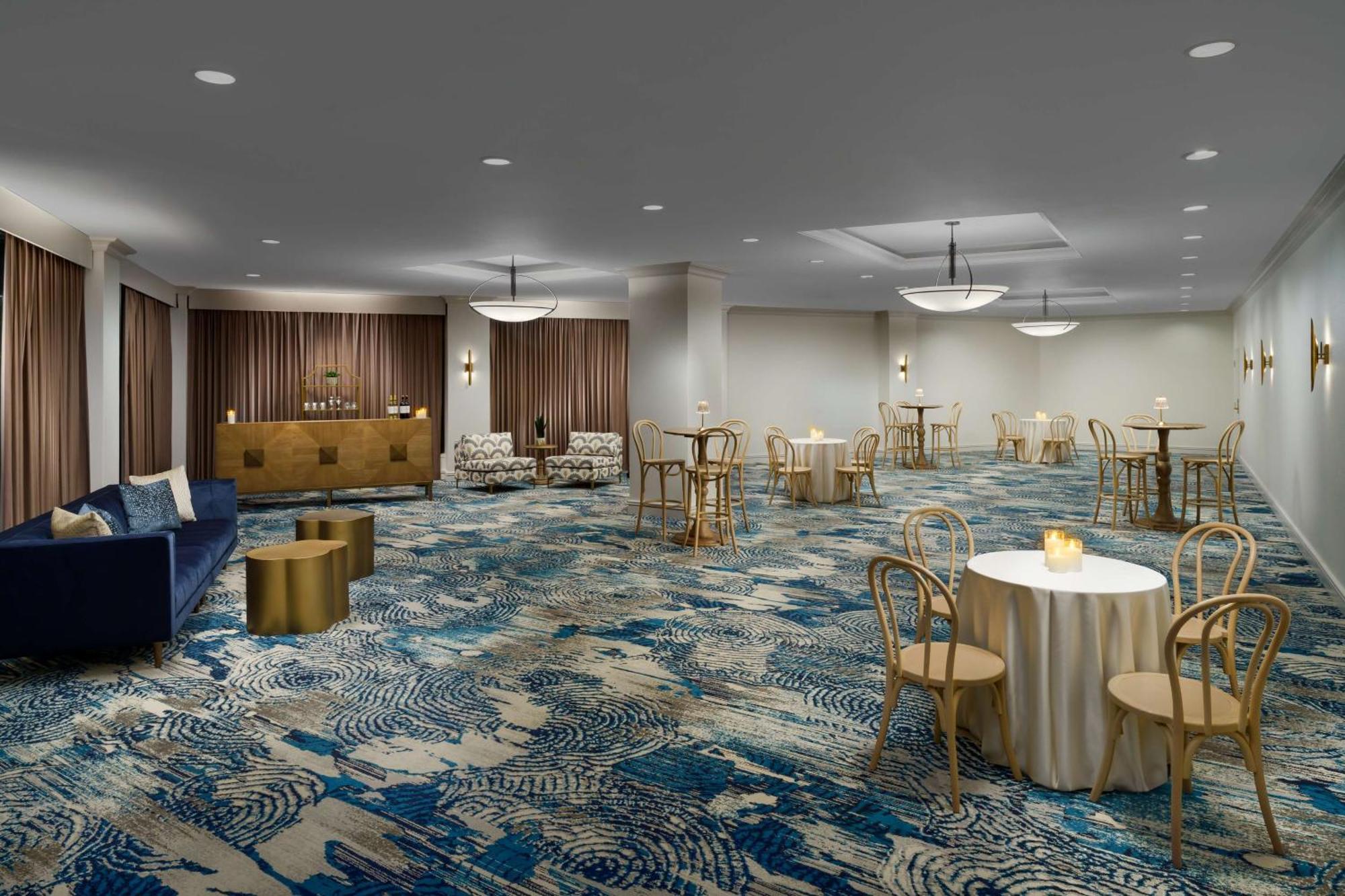 Hilton Charlotte University Place Экстерьер фото