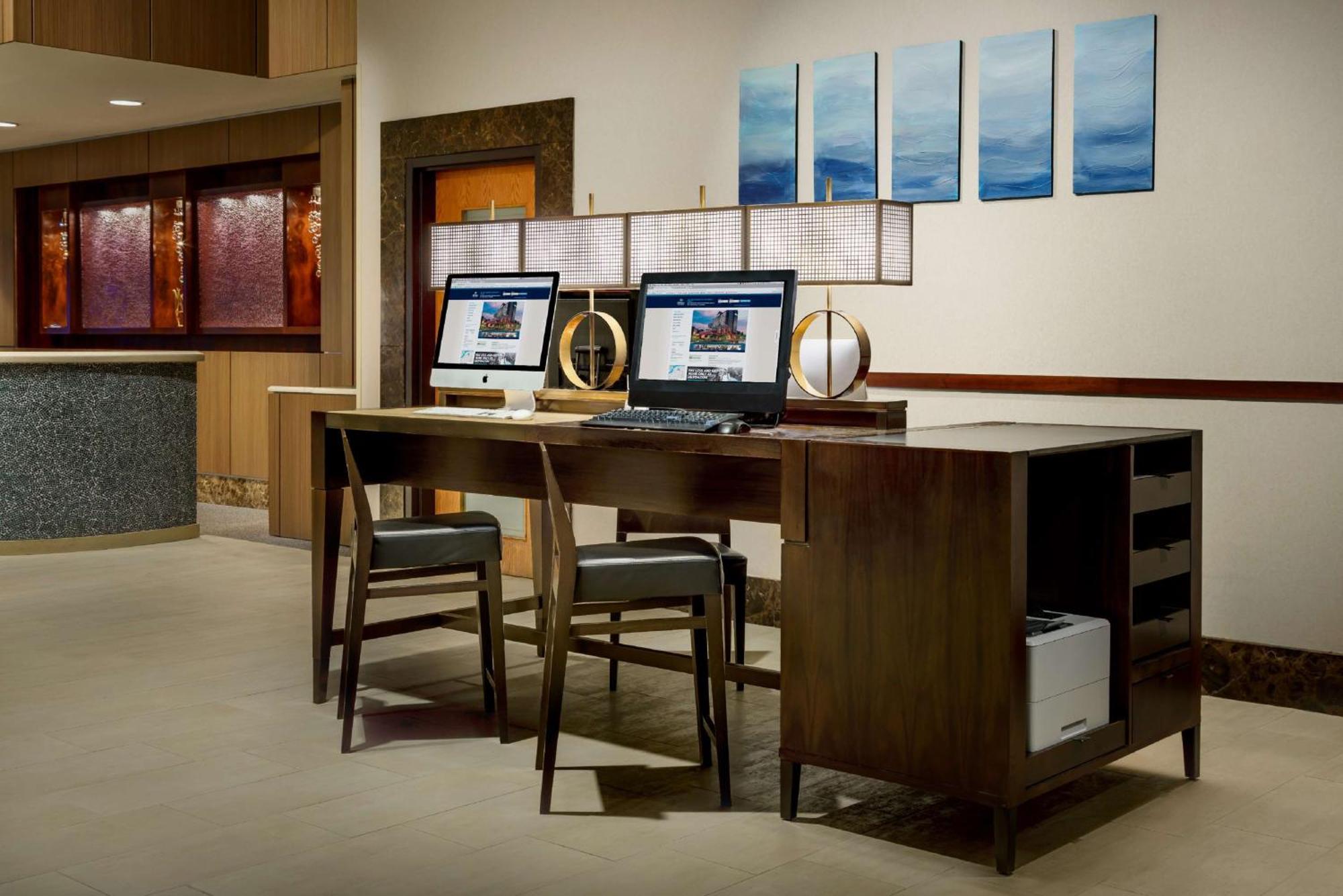 Hilton Charlotte University Place Экстерьер фото