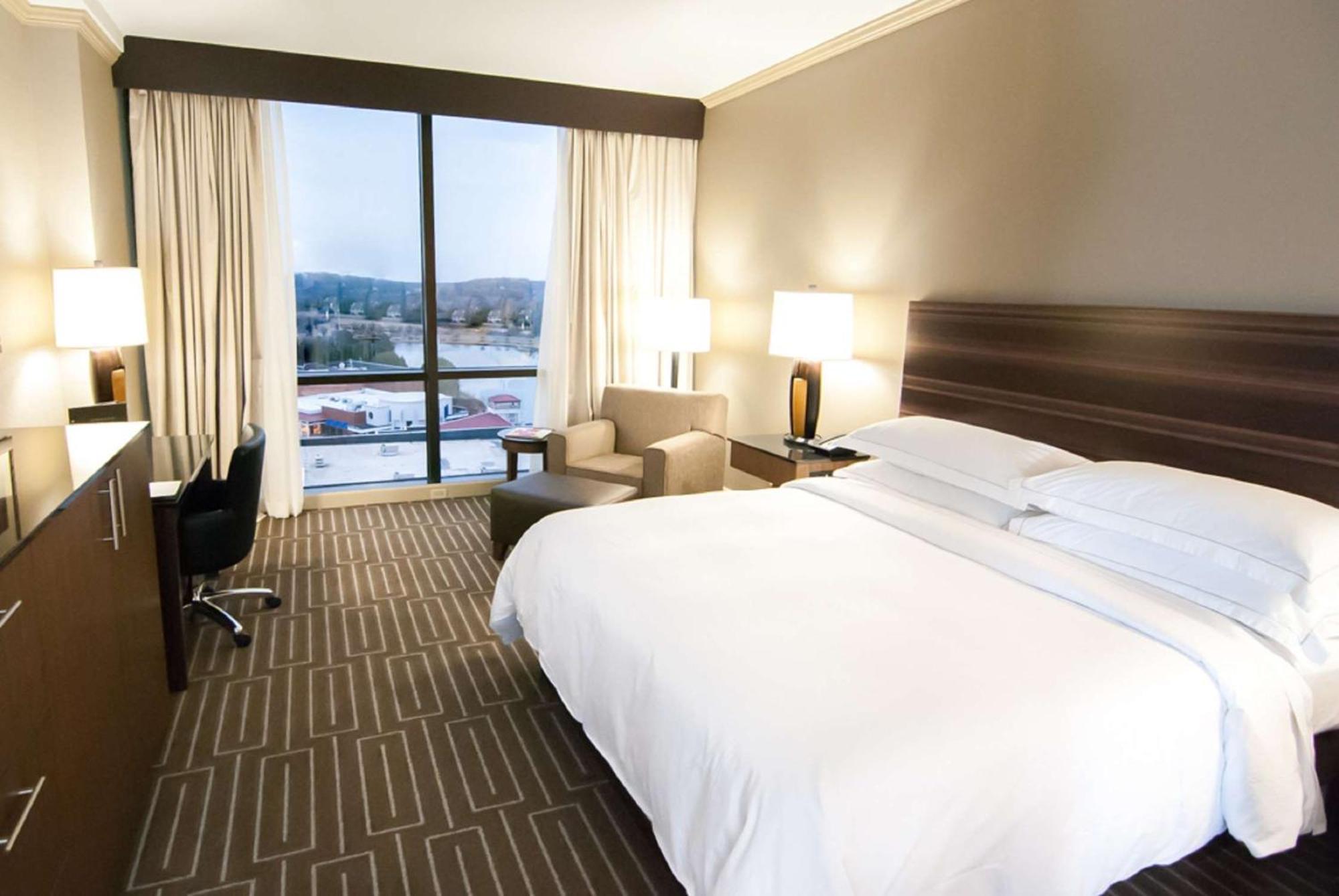 Hilton Charlotte University Place Экстерьер фото