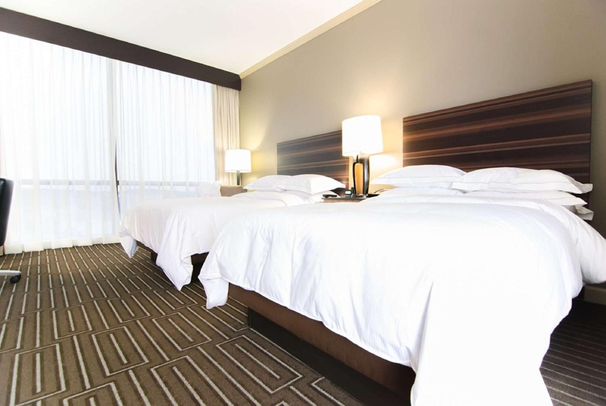 Hilton Charlotte University Place Экстерьер фото