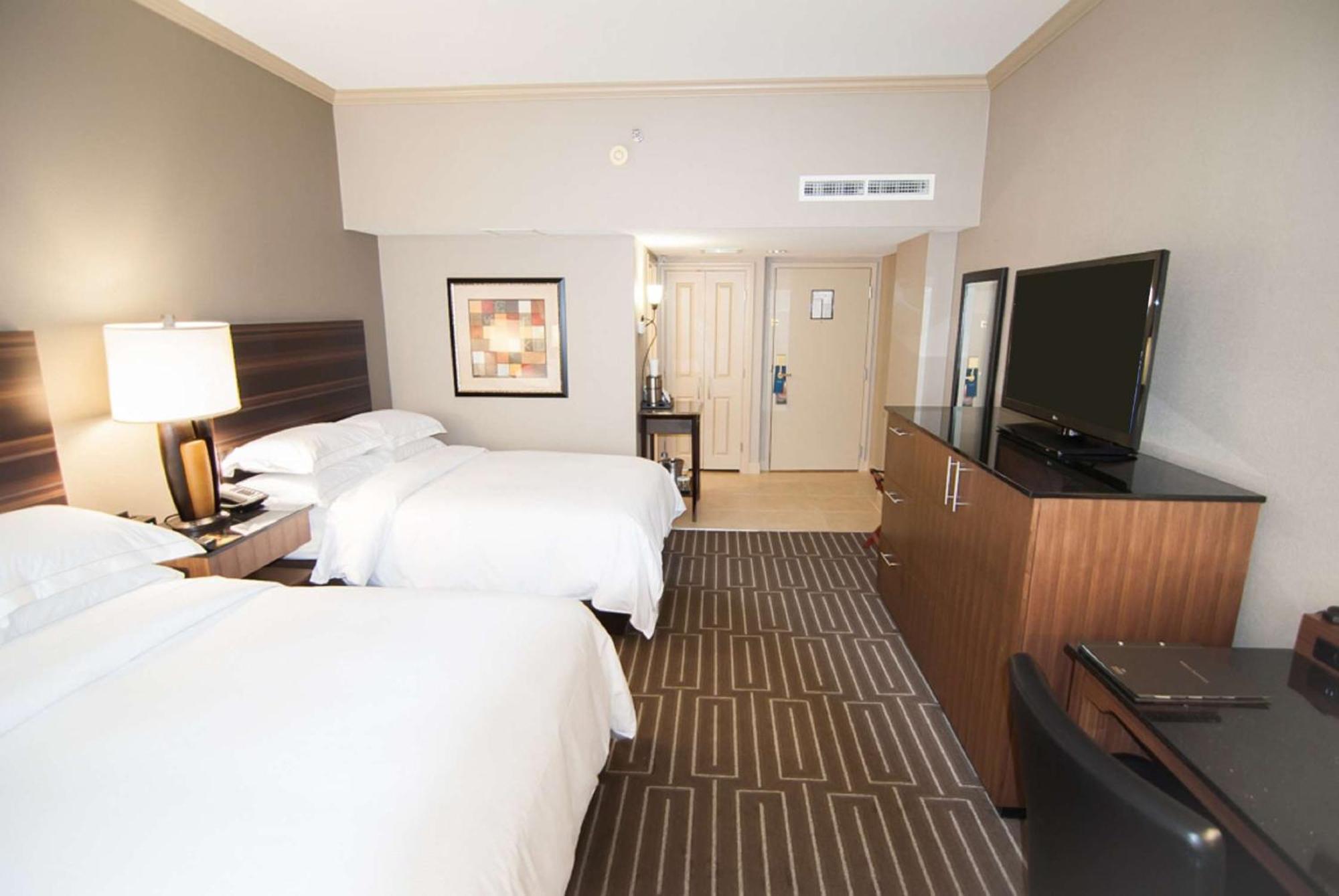 Hilton Charlotte University Place Экстерьер фото