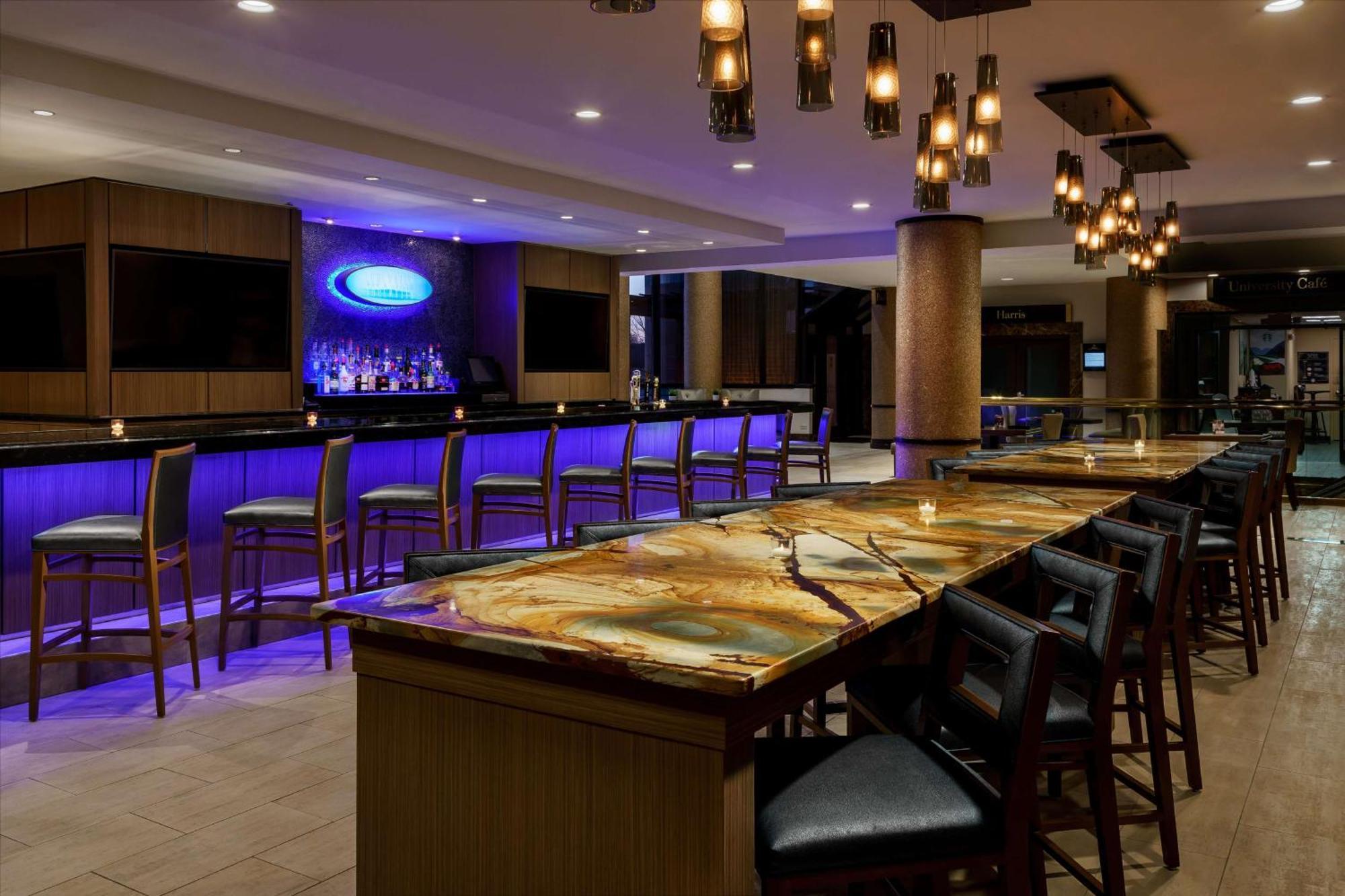 Hilton Charlotte University Place Экстерьер фото