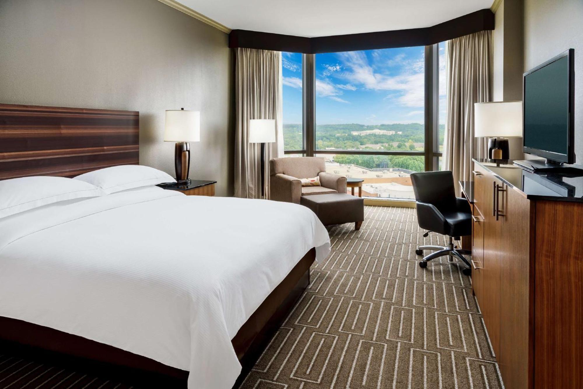 Hilton Charlotte University Place Экстерьер фото