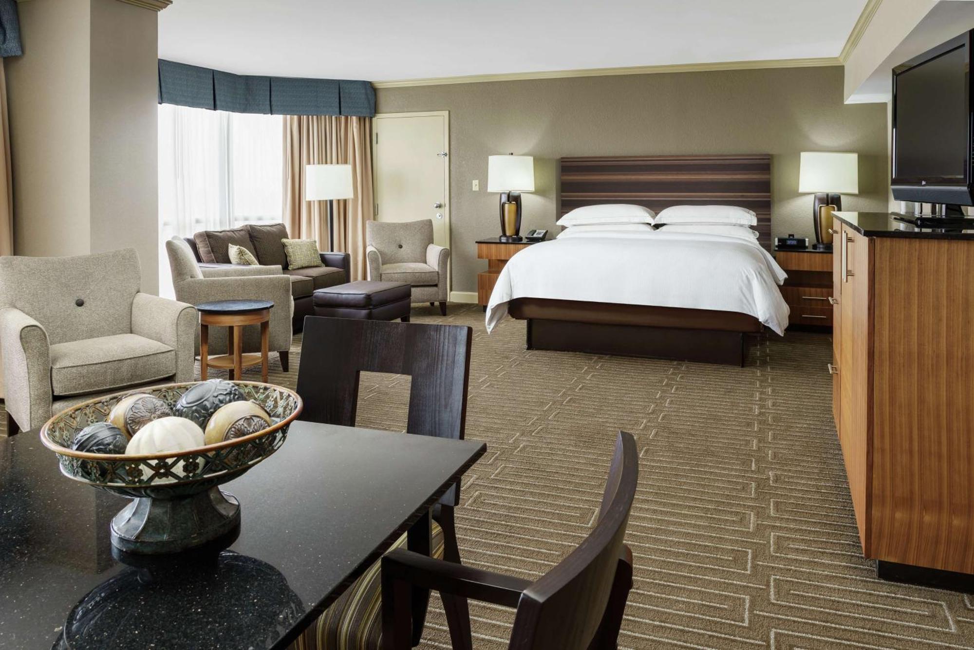Hilton Charlotte University Place Экстерьер фото