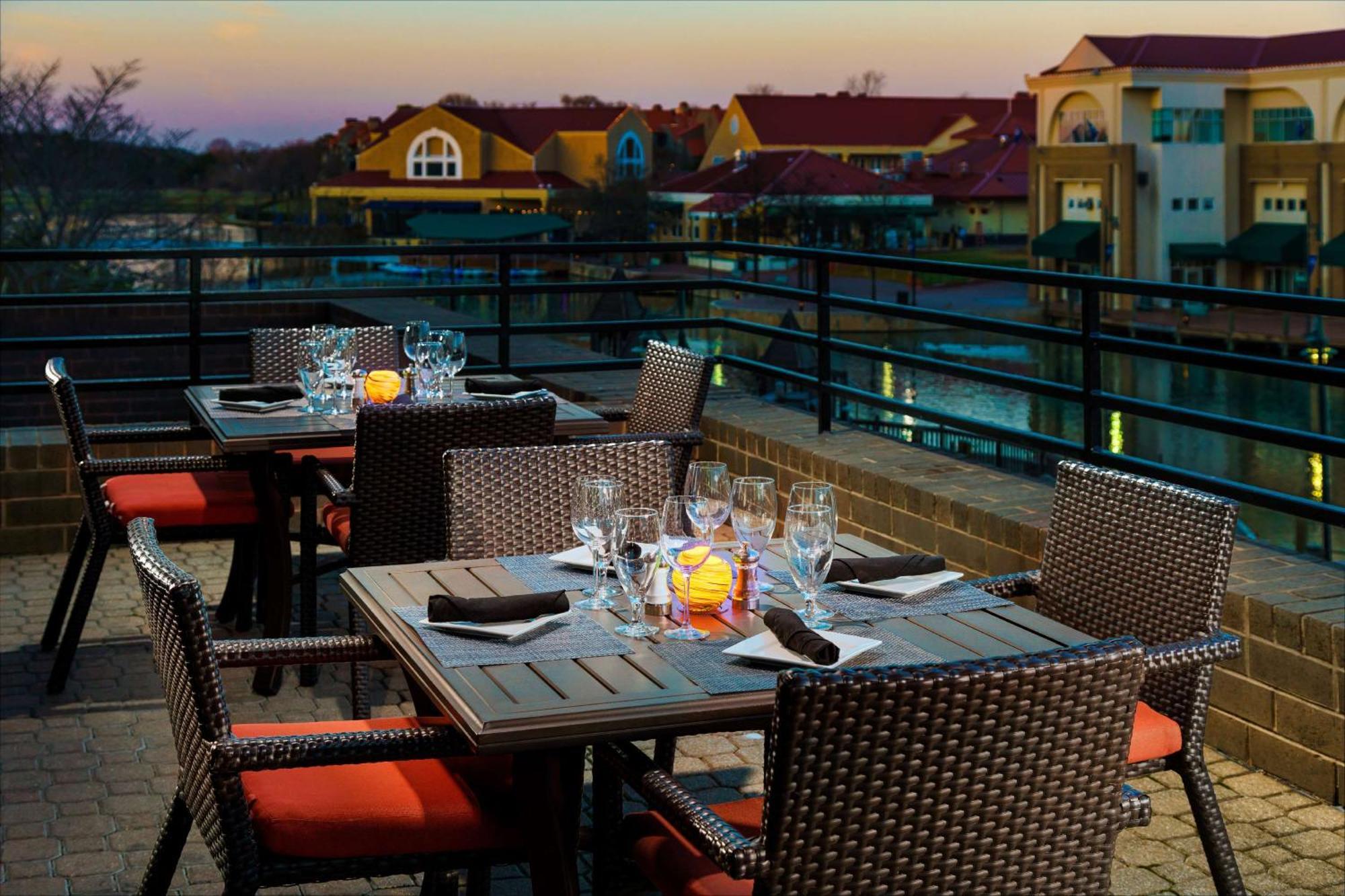 Hilton Charlotte University Place Экстерьер фото