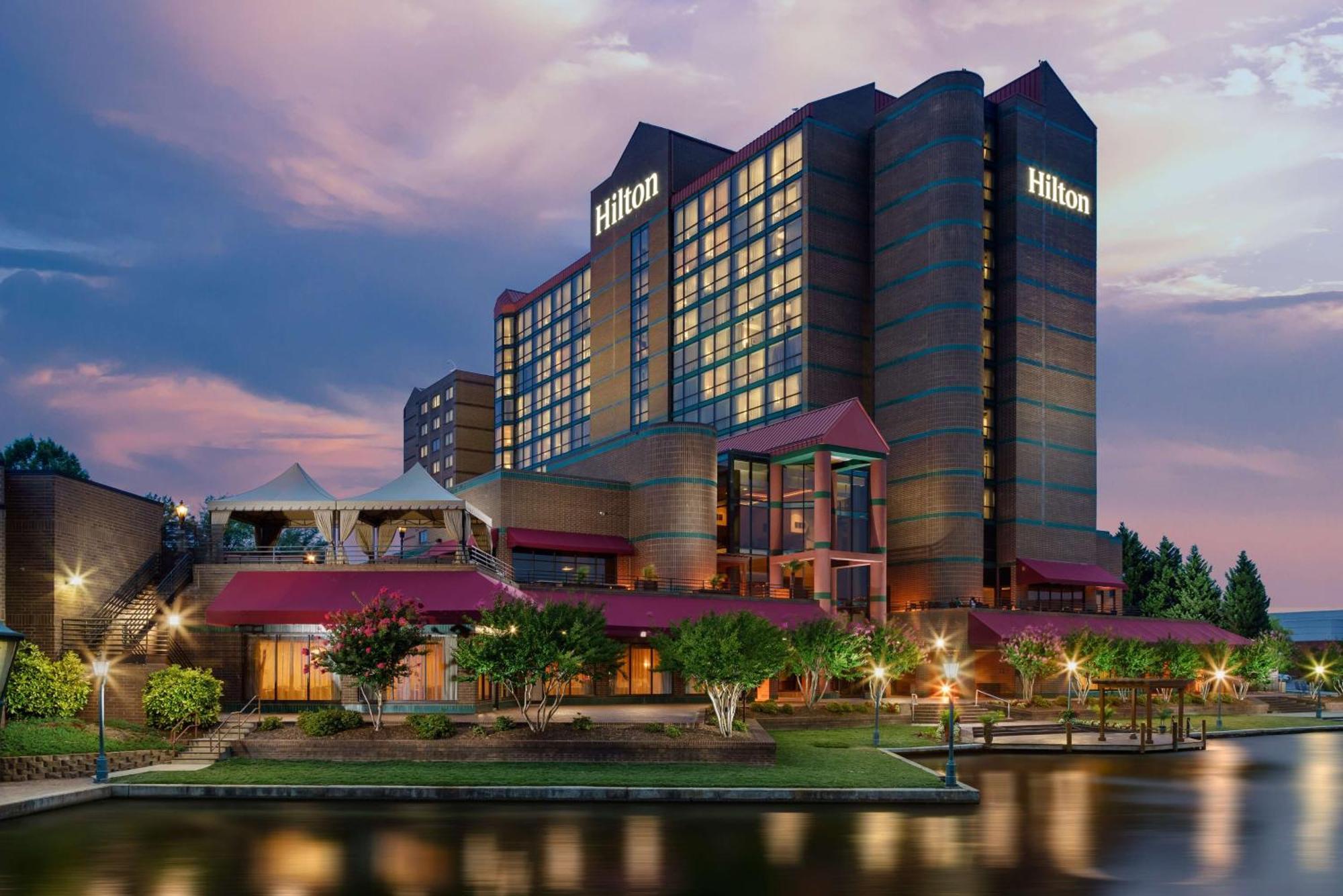 Hilton Charlotte University Place Экстерьер фото