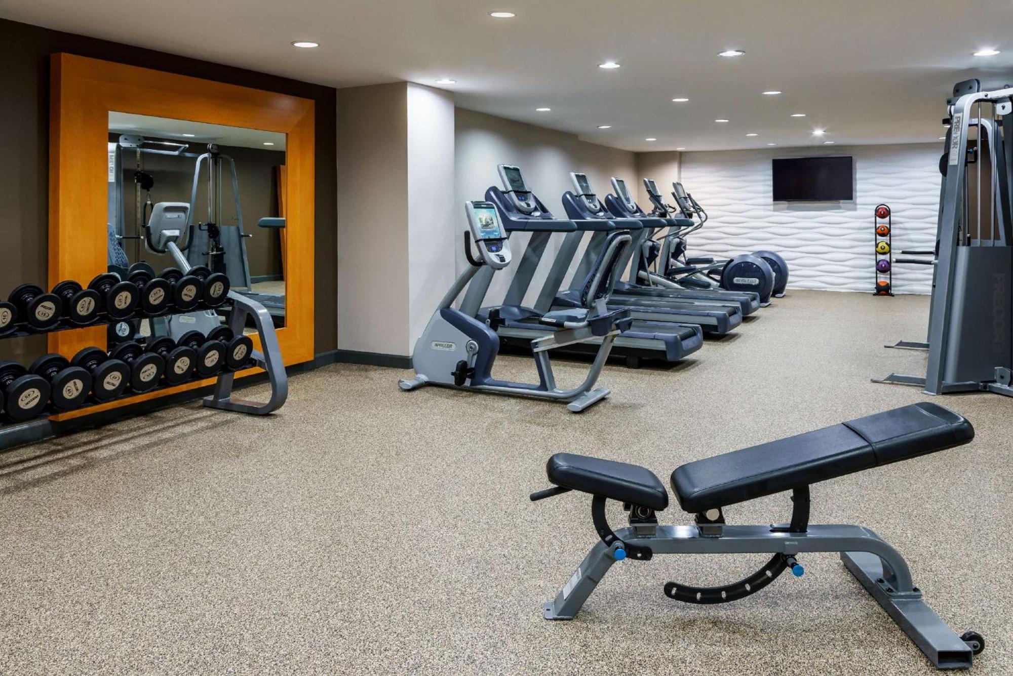 Hilton Charlotte University Place Экстерьер фото