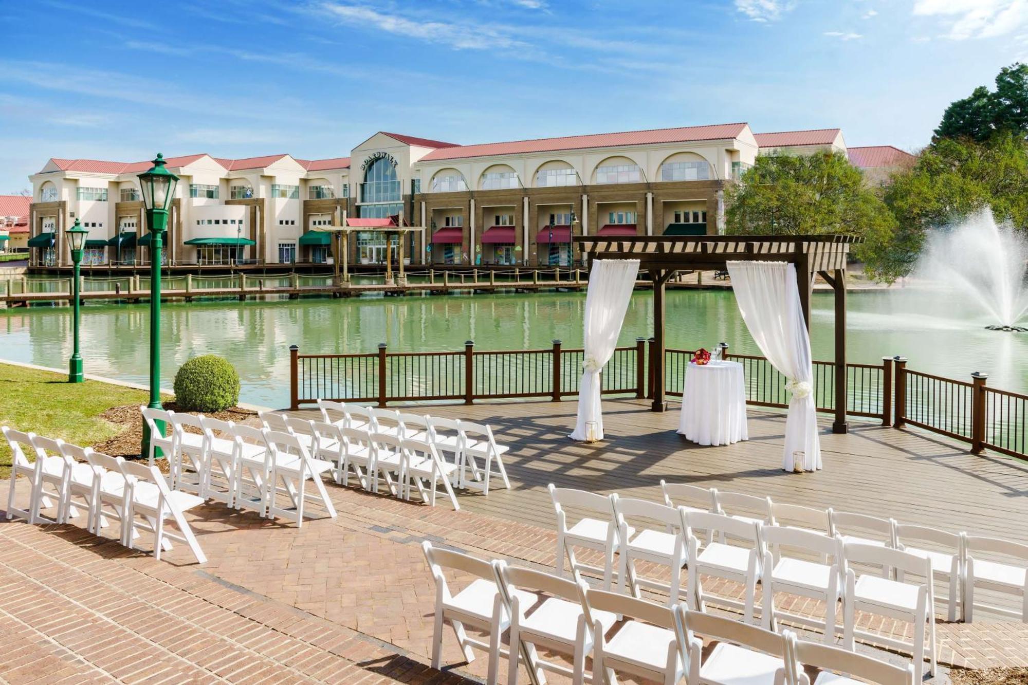 Hilton Charlotte University Place Экстерьер фото