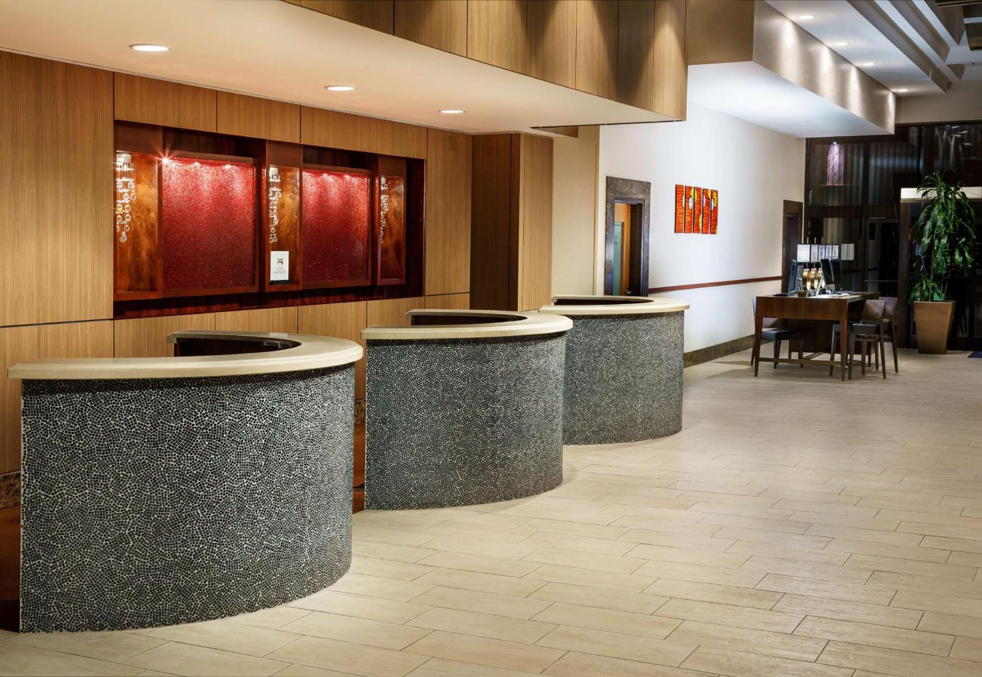 Hilton Charlotte University Place Экстерьер фото