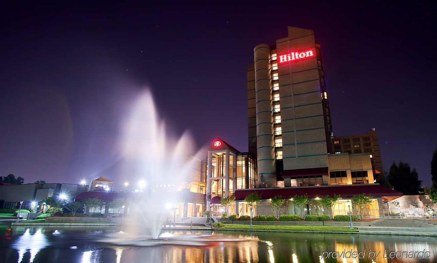 Hilton Charlotte University Place Экстерьер фото