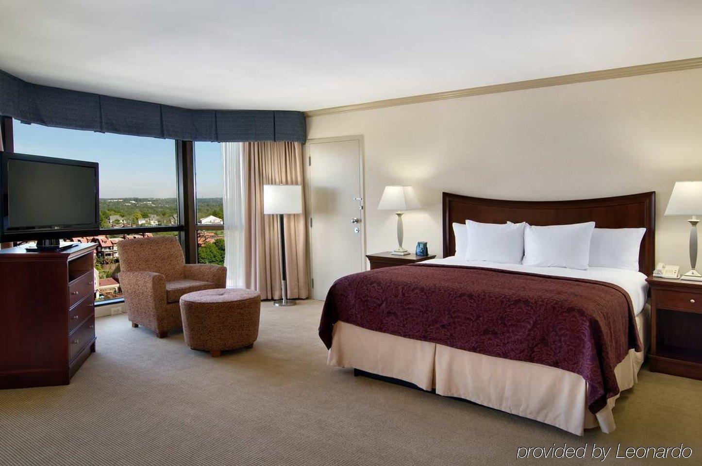 Hilton Charlotte University Place Экстерьер фото