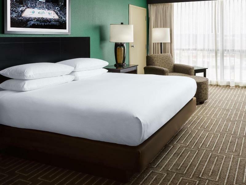 Hilton Charlotte University Place Экстерьер фото